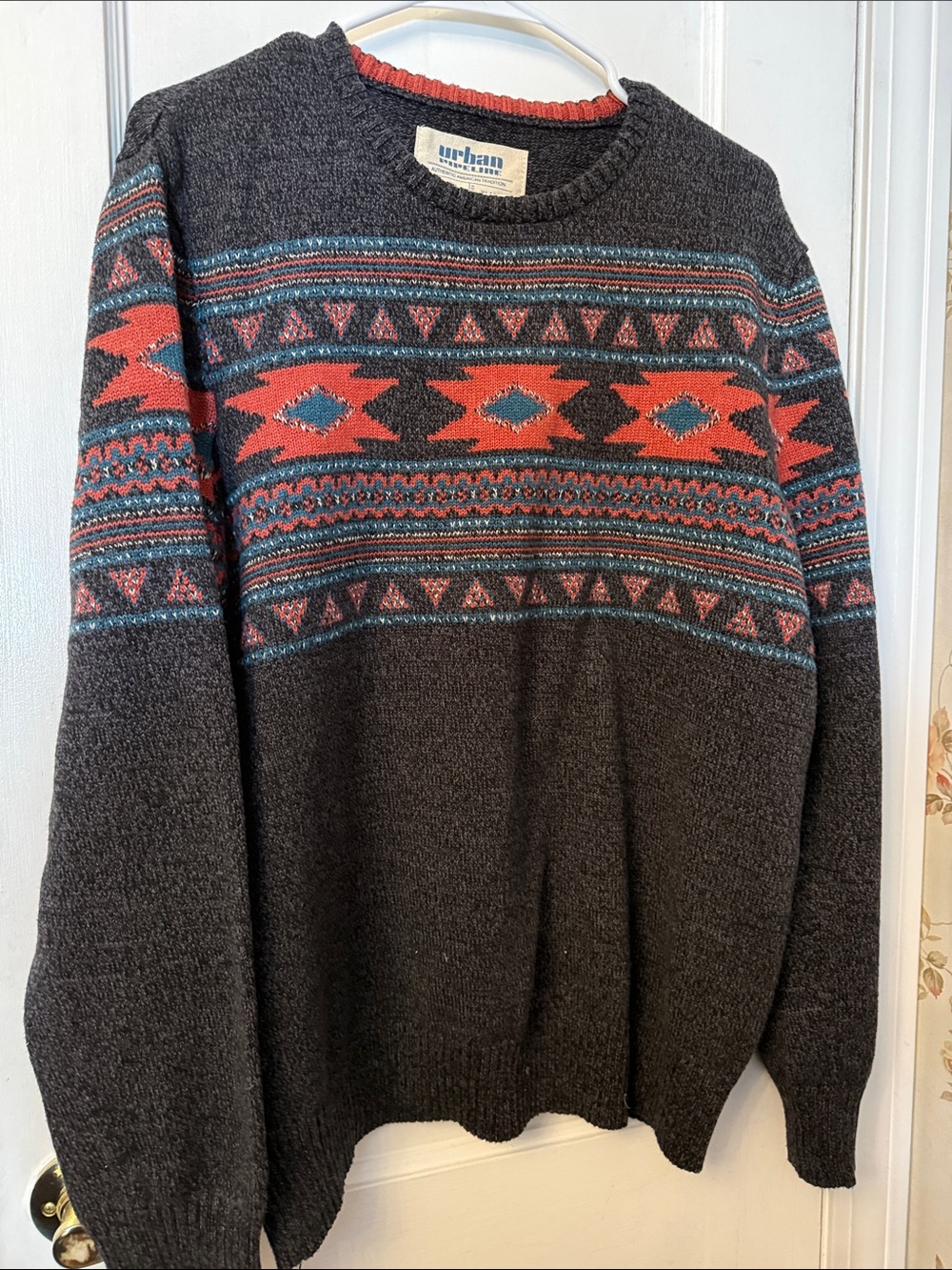 🩶 Men’s Dark Gray Crewneck Sweater with Coral & Teal Pattern Sz XL NEW